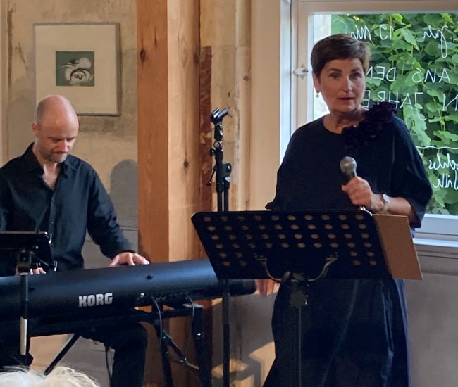 Marta Doehler-Behzadi singt