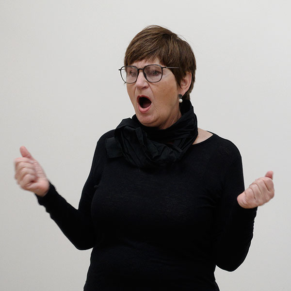 Marta Doehler-Behzadi singt