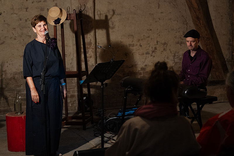 Marta Doehler-Behzadi singt