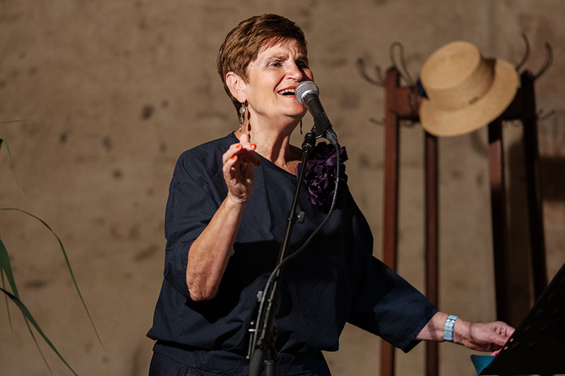 Marta Doehler-Behzadi singt