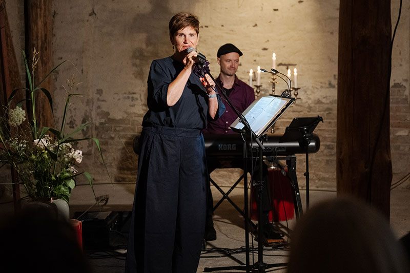 Marta Doehler-Behzadi singt